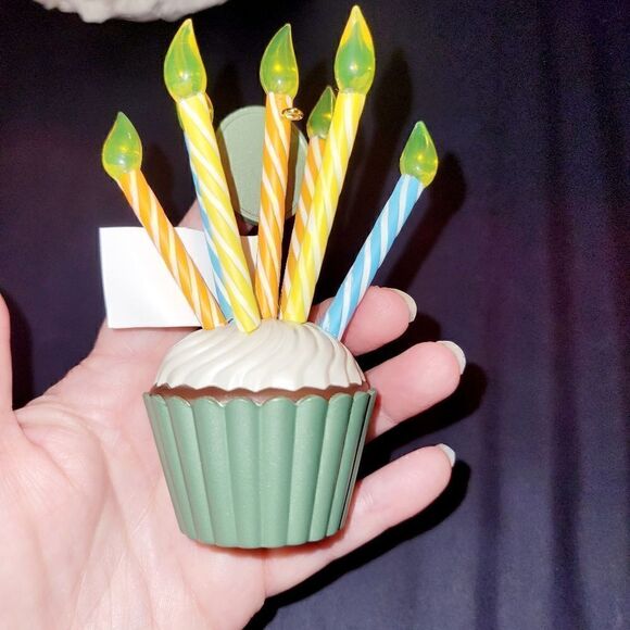 Hallmark keepsake cupcake  Christmas ornament. ^ - Picture 7 of 9
